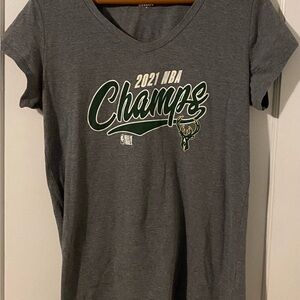 Milwaukee Bucks Men’s XL T-shirt